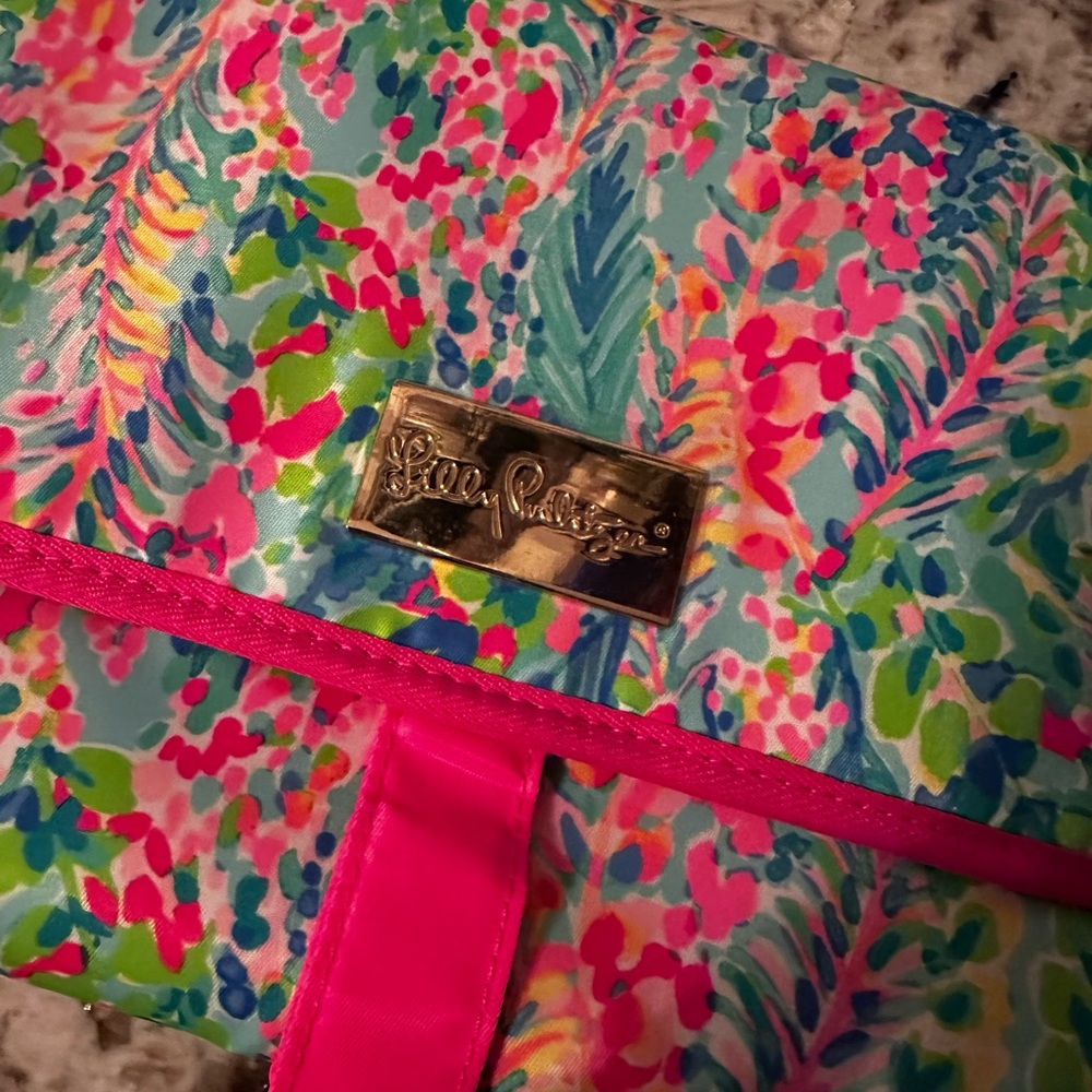 Lilly Pulitzer catch the wave travel bag makeup toiletries new in package HTF - Picture 3 of 4